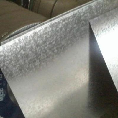 길이는 2000-6000mm 가연 철판 피부 통과 표면 마무리